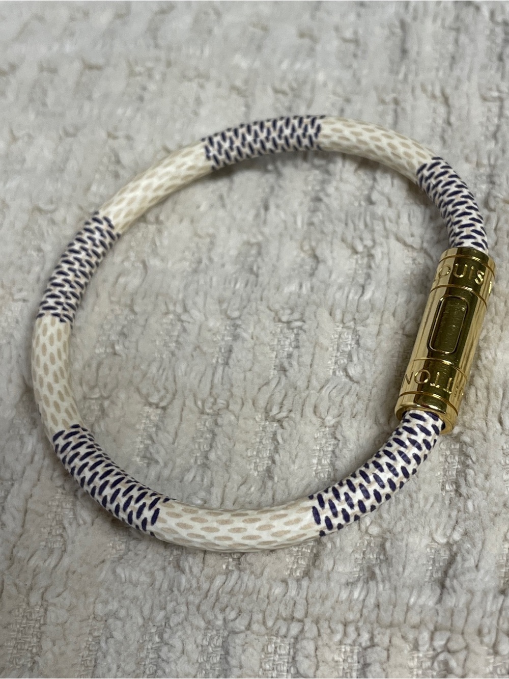 Authentic Louis Vuitton Keep It Bracelet 
Approximately 6 1/2”